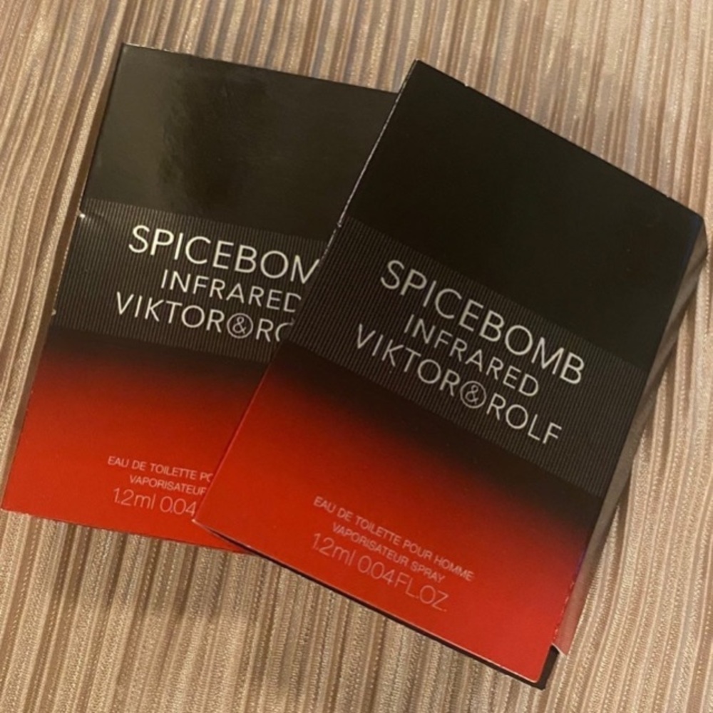 2 Viktor & Rolf Spicebomb Infrared 1.2ml Spray